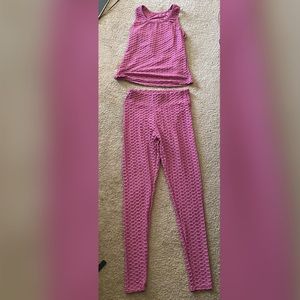 Purple scrunch leggings and tank top